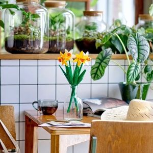 Lego Daffodils  flowers 40646 BRAND NEW IN BOX / SEALED 216 PIECES